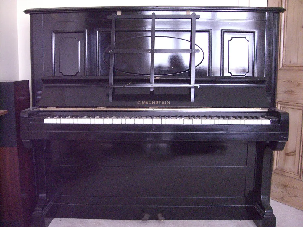 Meilleur piano numérique à meuble : nos préférés pour le salon, et ceux à écarter