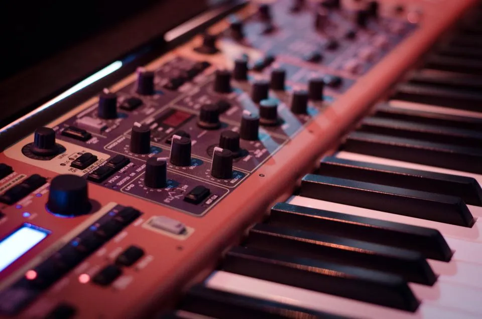 Clavier arrangeur ou piano numérique : lequel choisir ?