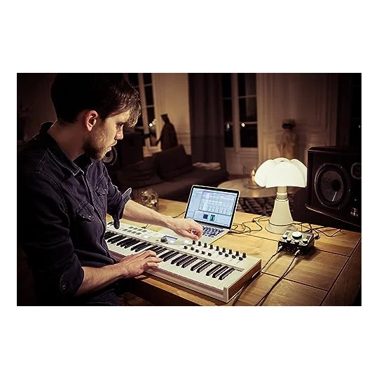 Autre vue du Clavier maître MIDI Arturia KeyLab Essential 61 MK3