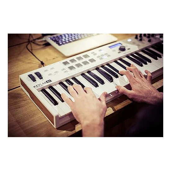 Autre vue du Clavier maître MIDI Arturia KeyLab Essential 61 MK3